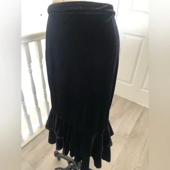 Gianni Bini midi black velvet,ruffled tiered skirt. - Picture 4 of 13